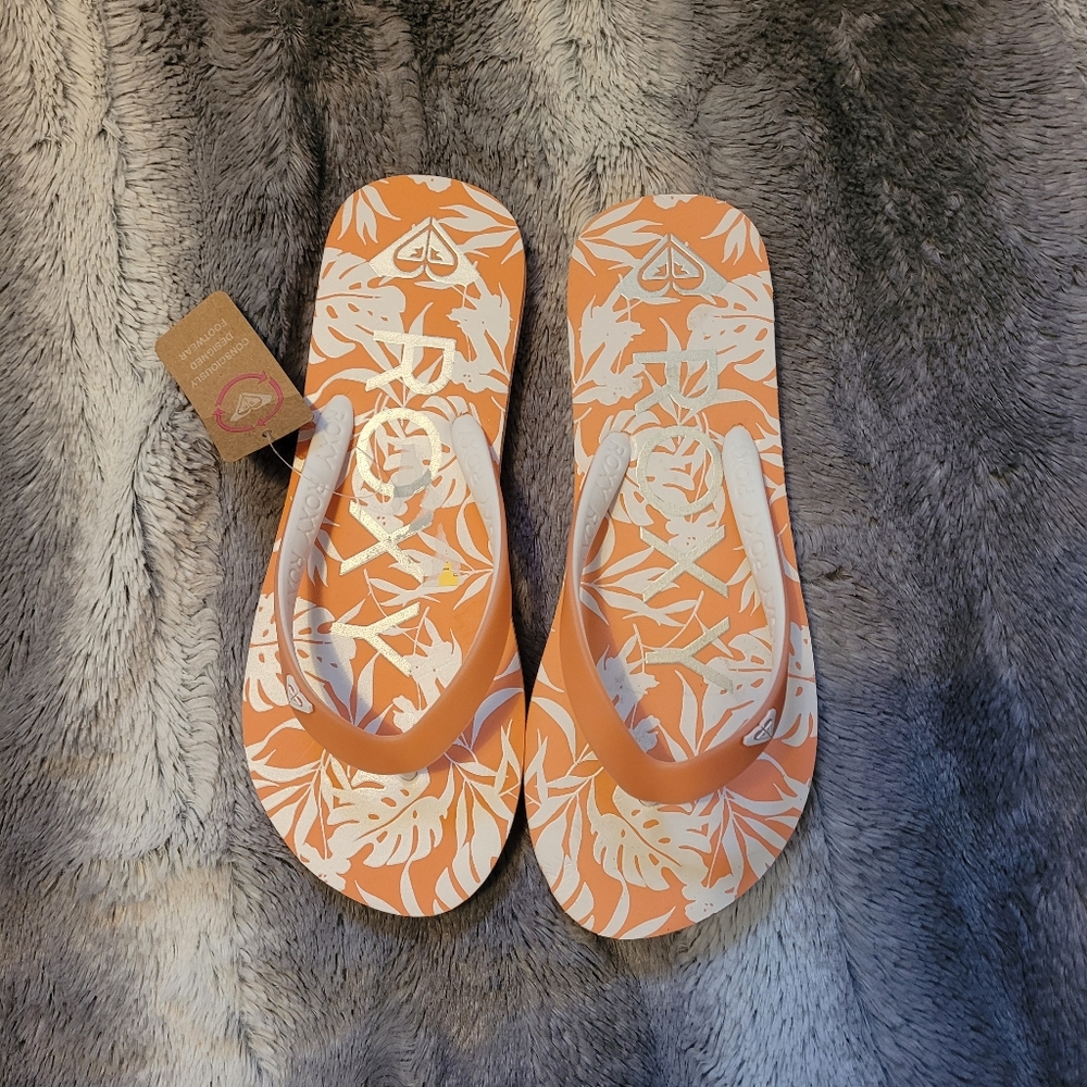Roxy Flip Flops NWT size 3